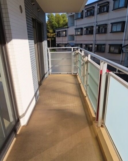 天気のいい日はこちらで洗濯物を干せます
