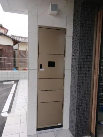不在時に便利な宅配ボックス付き