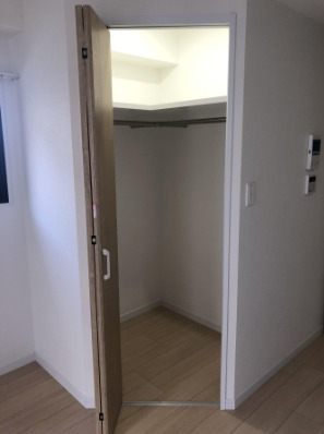 嬉しいウォークインクローゼット付きです。