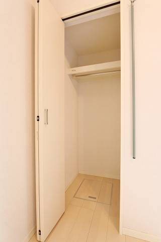 同タイプ別部屋。リビングに収納もついてますよ
