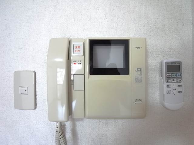 モニター付きインターホンで安心ですね。