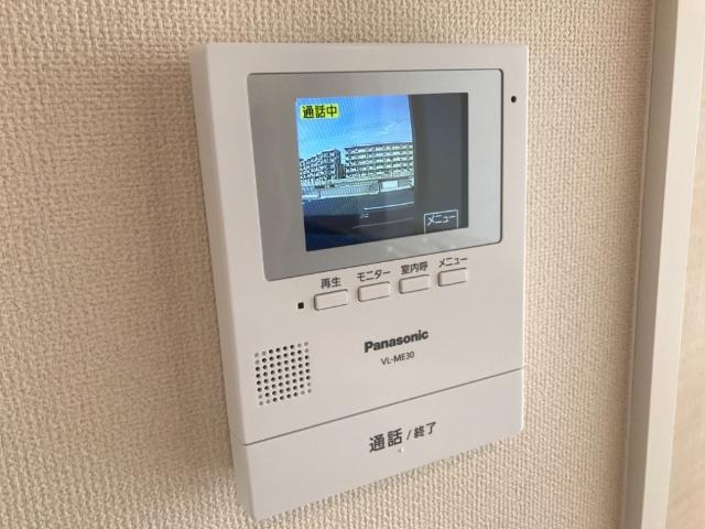 モニター付きインターホンで安心ですね。