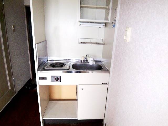 電気コンロ備え付けですぐに料理ができますね