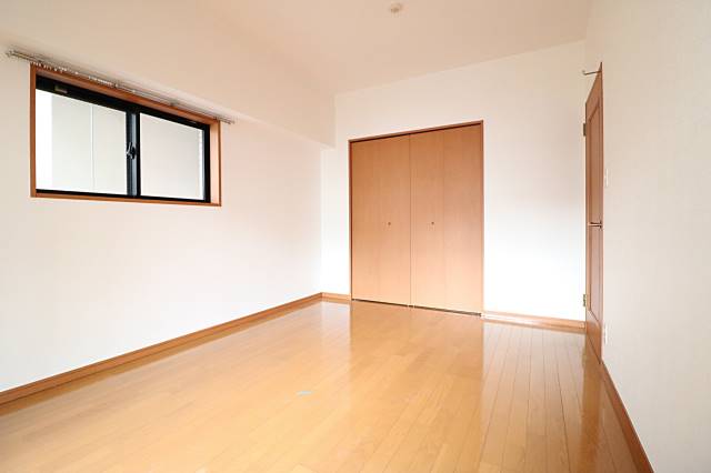 こちら寝室にいかがでしょうか。