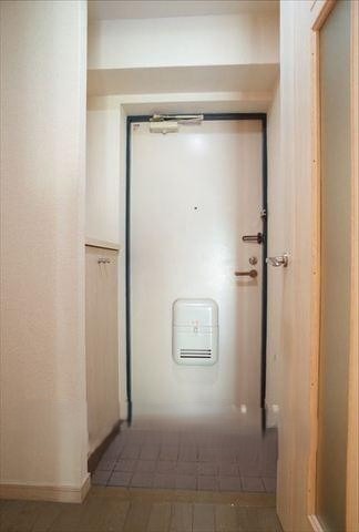 明るい玄関でお出迎え！