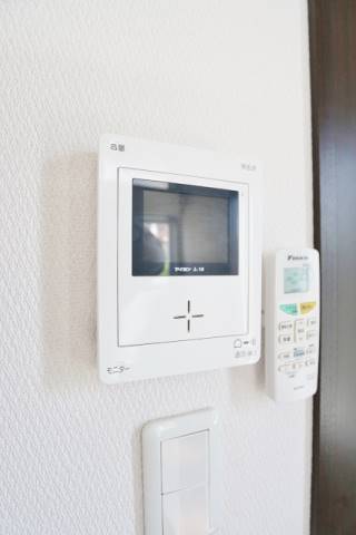 モニター付きインターホンで安心です。