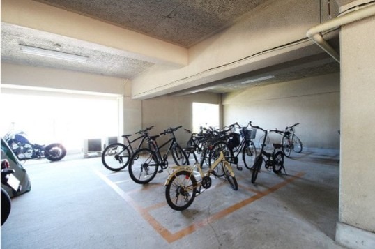 自転車はこちらへ