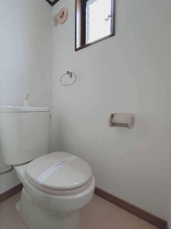 清潔感のあるトイレですね