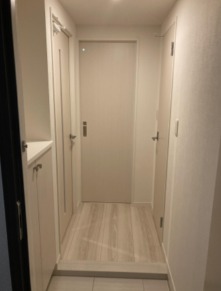 明るい玄関でお出迎え！
