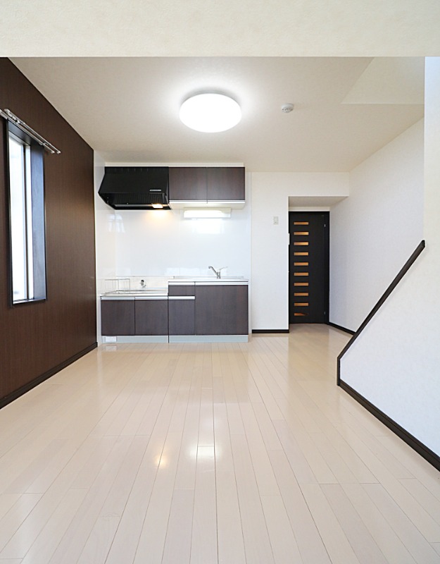 白を貴重とした明るいお部屋です。