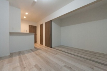扉を開放して広く一部屋として使えます