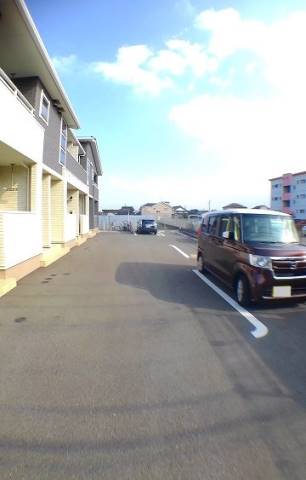 敷地内駐車場に空きございます。