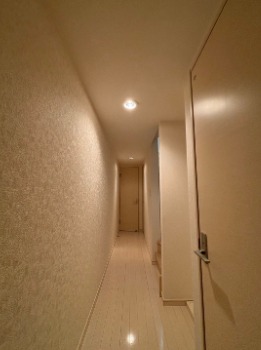 廊下は奥行きがあり広いですね