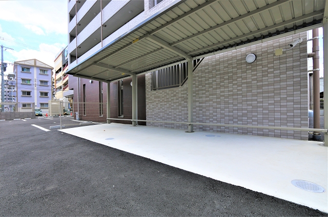駐車場も広々しています