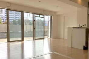 明るくて広いリビングですね！