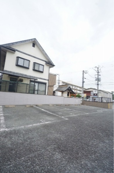今なら駐車場が空いております♪