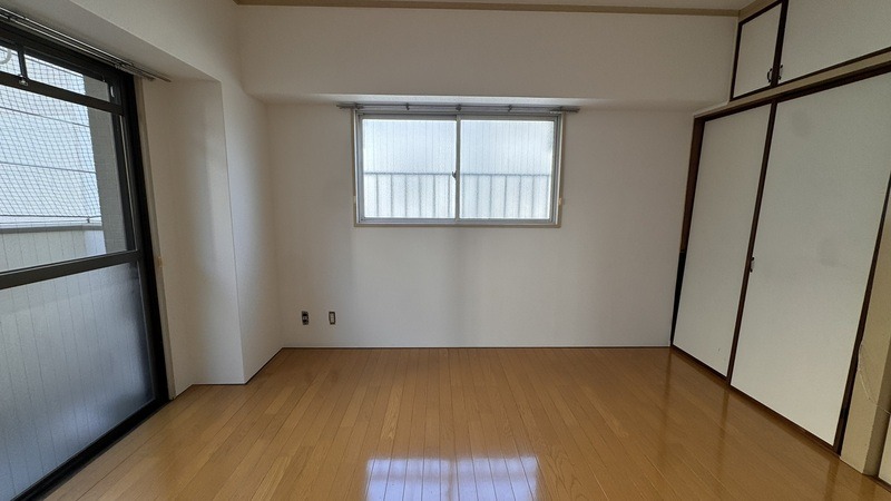 大きな窓で明るいお部屋