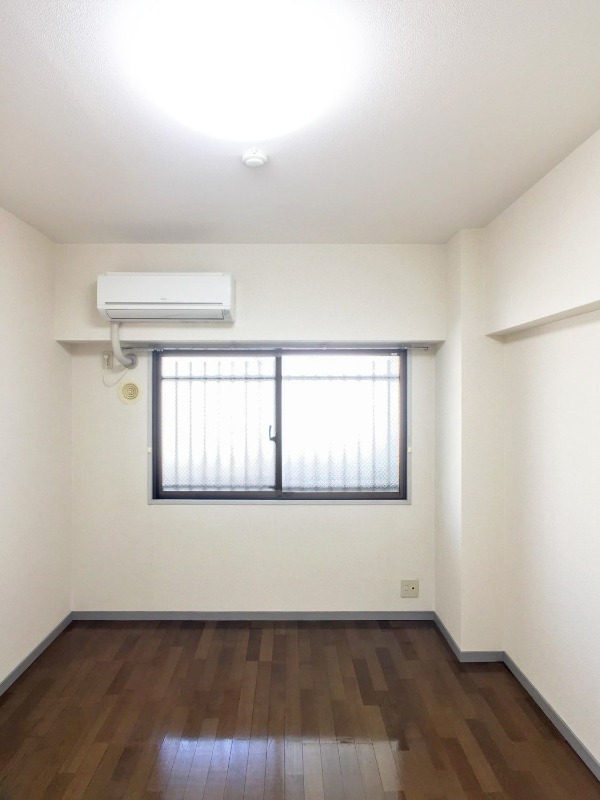 こちら寝室にいかがでしょうか。