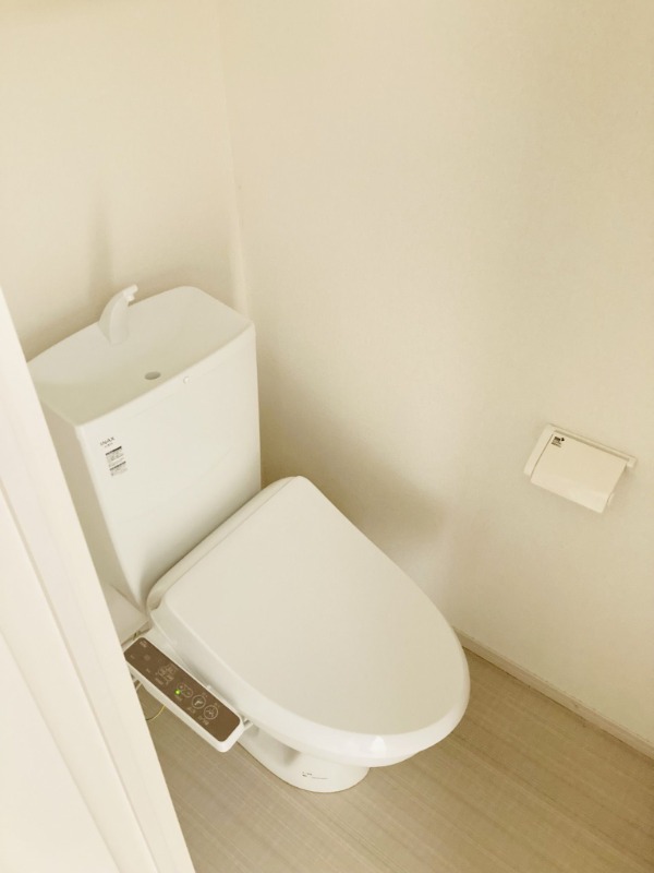 清潔感のあるトイレですね