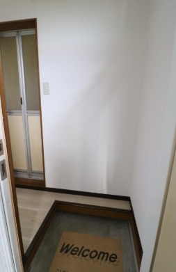 玄関から見るとこんな感じです