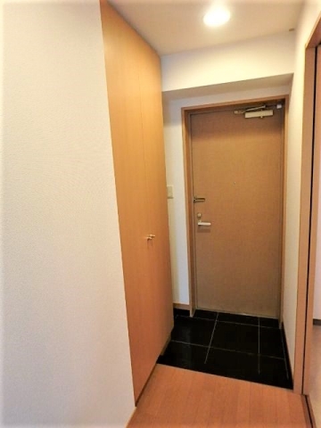 明るい玄関でお出迎え