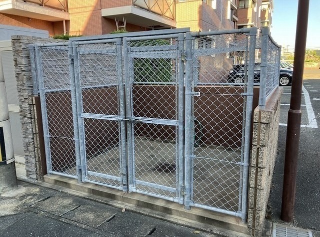 敷地内ごみ置き場です。