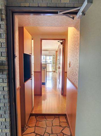 玄関から見るとこんな感じです