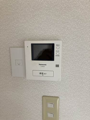 モニター付きインターホン付きです。