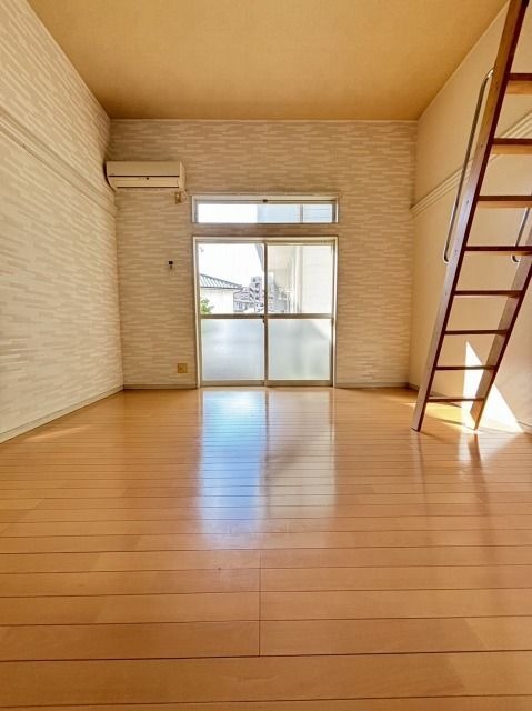 天井高で開放感があります