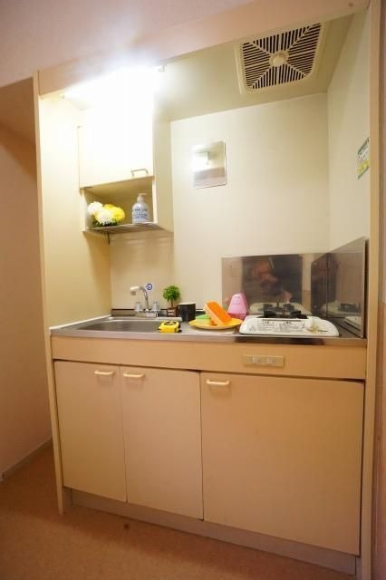 コンロ設置済みのキッチンです