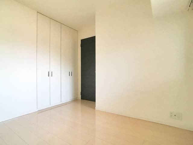 洋室も明るいです。