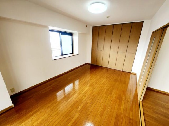 こちらは寝室にいかがでしょうか。