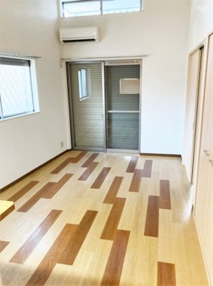 家具の配置に困らないリビングですね