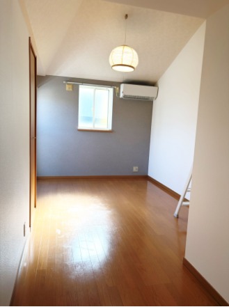 家具の配置に困らないリビングですね