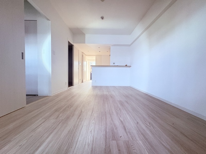 家具の配置に困らないリビングですね