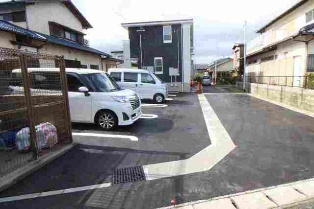 駐車場にも空きがあります。