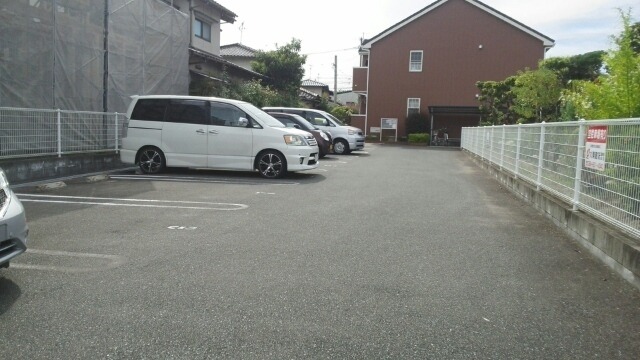 敷地内駐車場も完備。