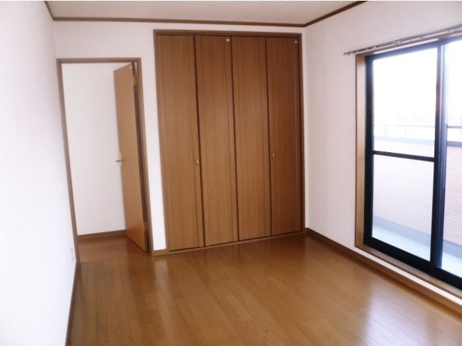 各部屋にクローゼットが付いています