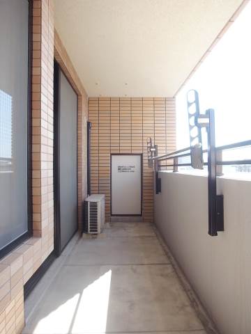 天気の良い日はこちらで洗濯物を干せます