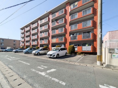 駐車場は空きがあります。