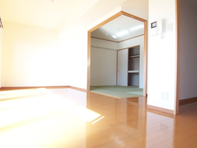 家具の配置がしやすいリビングですね
