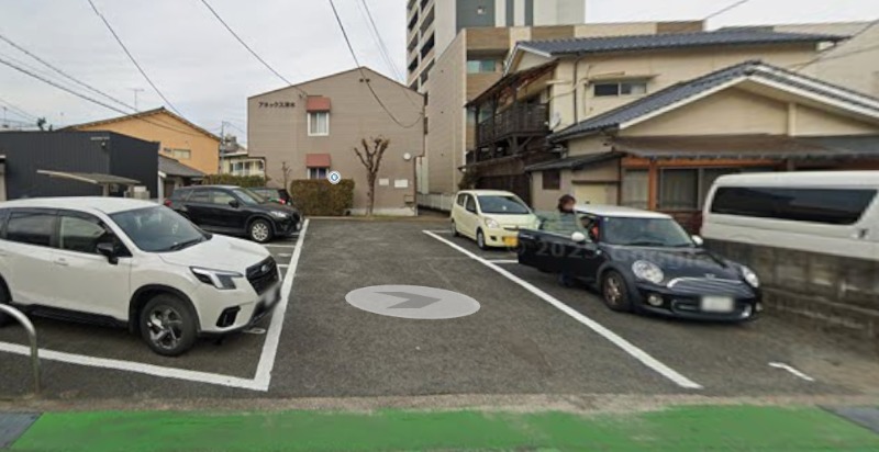 敷地内駐車場です