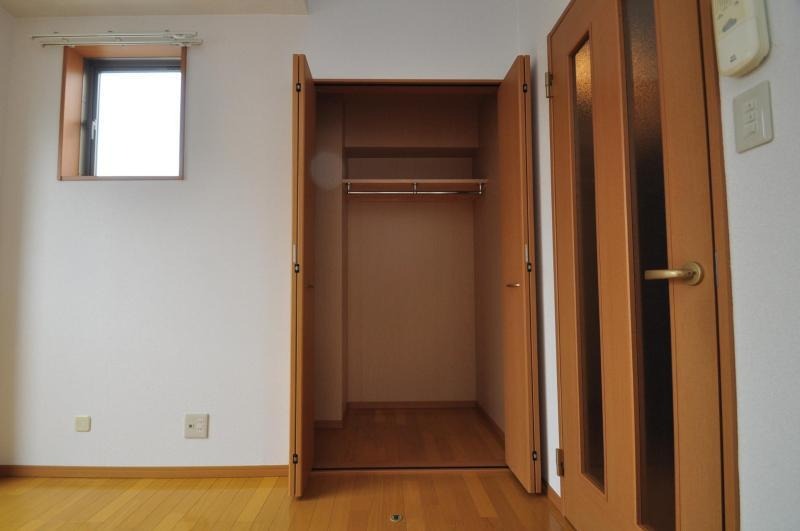 収納は奥行きがあります