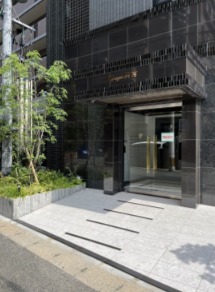 緑豊かな入口ですね