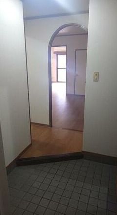 玄関はこのようになってます。