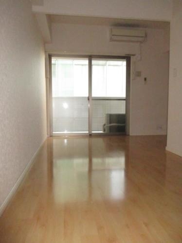 大きな窓で明るいお部屋