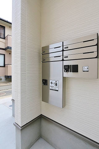 宅配ボックスもあり便利です