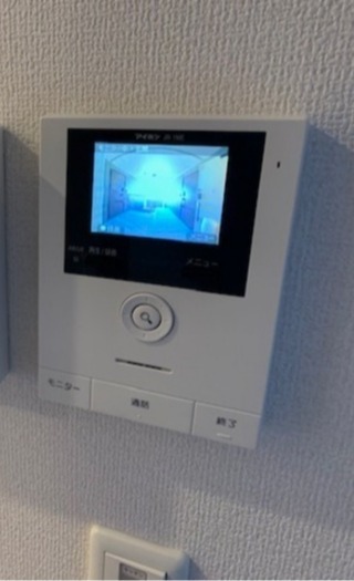 モニター付きインターホン付きです。