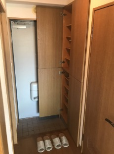 明るい玄関でお出迎え！