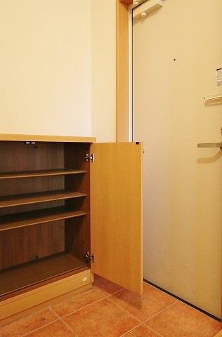 靴が多い方には嬉しい収納棚